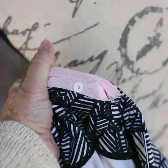 Lululemon Wunder Under Pant *Full-On Luon Banana Leaf White Black Women’s Size 6 - Picture 12 of 12